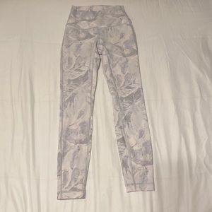 NEVER WORN LULULEMON LEGGINGS